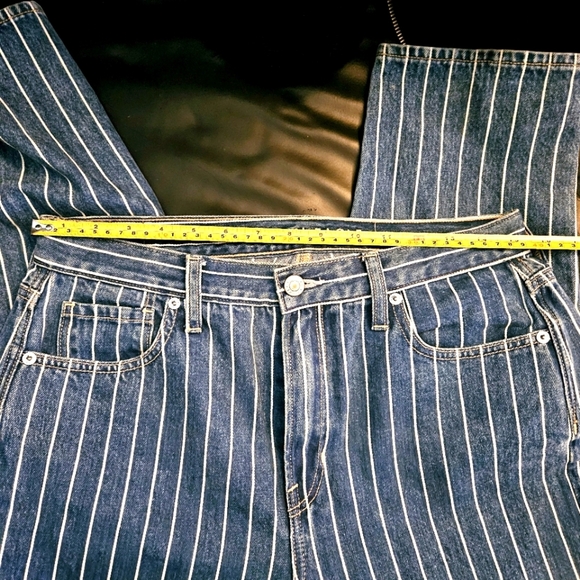 American Eagle Highest Mom Jeans Stripe sz 8 Denim Original Blue & White - Picture 8 of 12